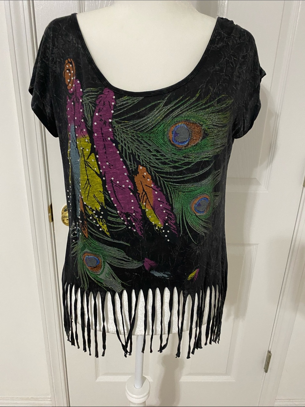 BONGO Black Scoop Neck Fringe Vintage Top with Peacock Feather Print